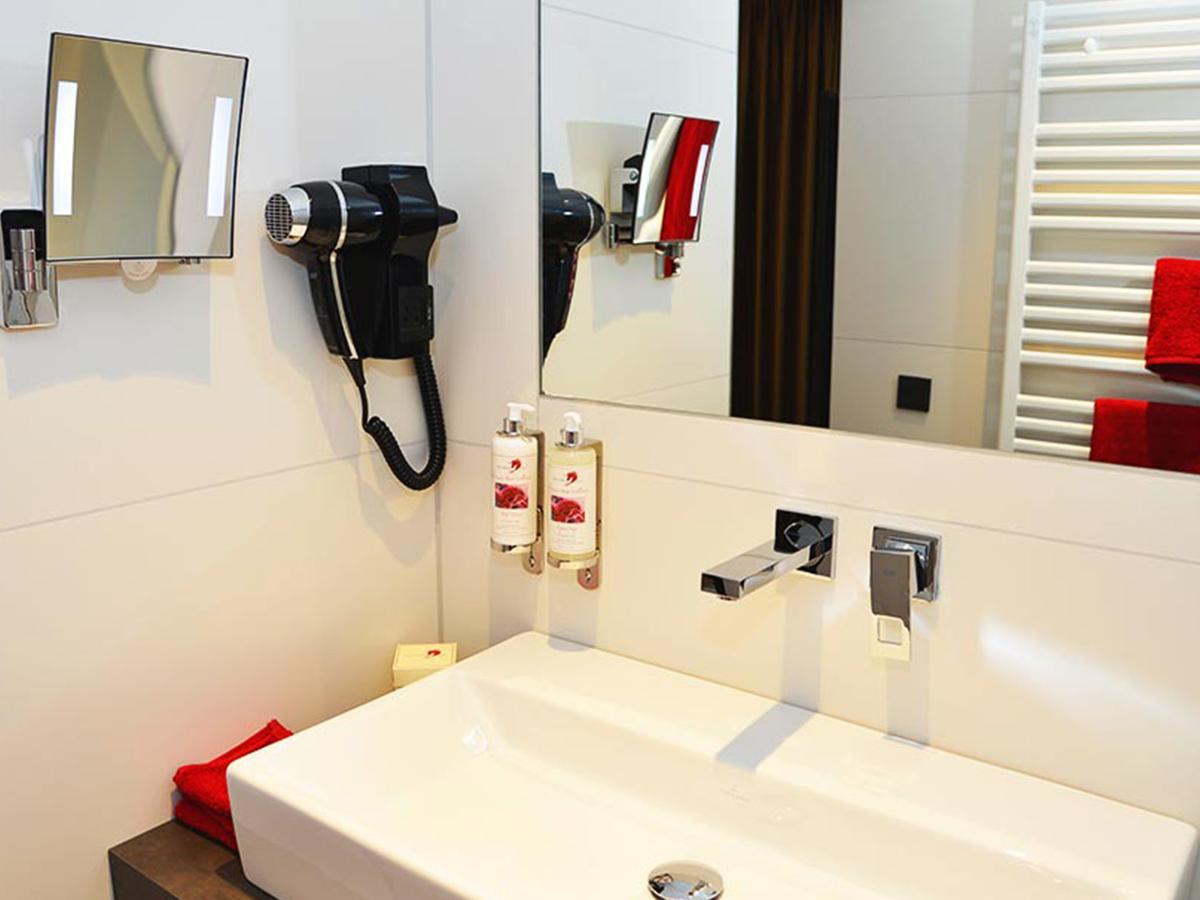 Hotel Rotes Einhorn **** Duren ภายนอก รูปภาพ